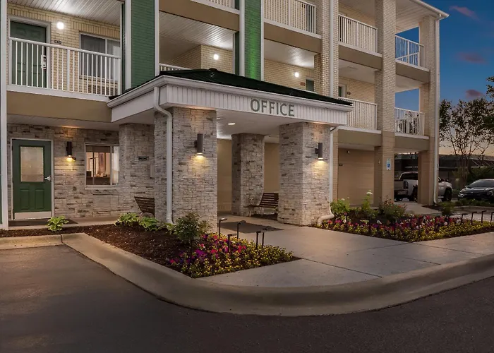 Motels Hometowne Studios By Red Roof Detroit - Livonia